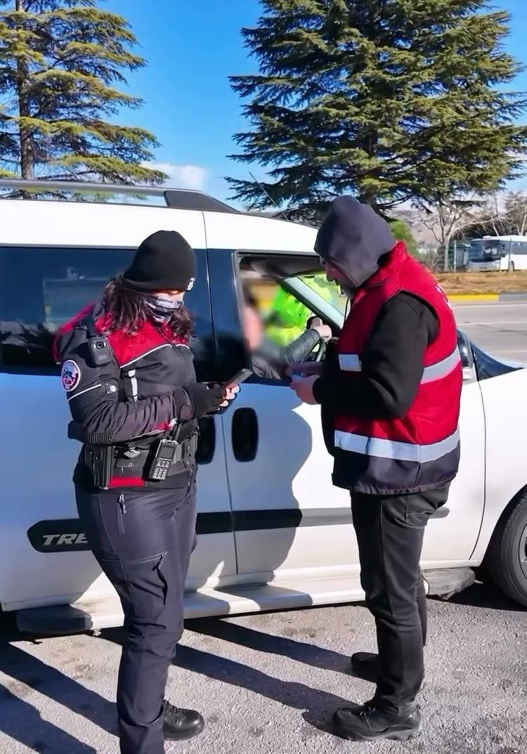 ISPARTA'DA POLİS EKİPLERİNCE, YAPILAN UYGULAMALARDA 35 BİNDEN FAZLA KİŞİ SORGULANIRKEN, ÇEŞİTLİ...