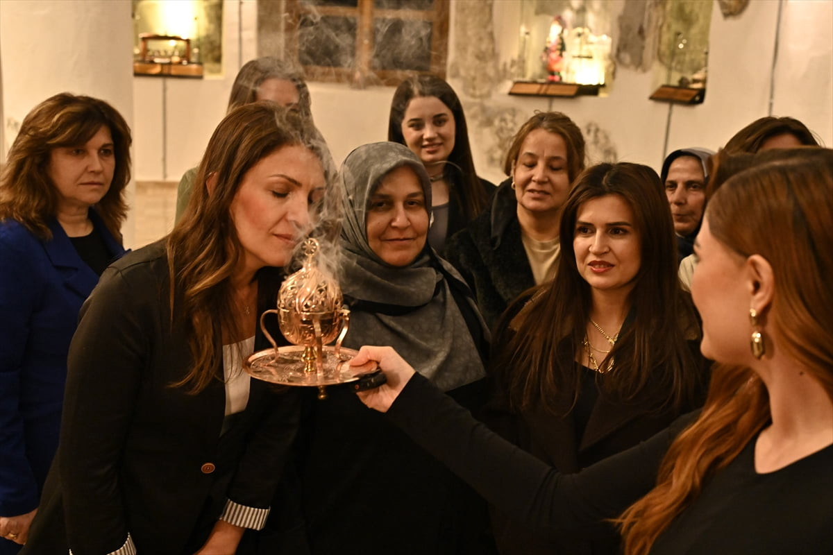 Isparta'da restorasyonunun ardından hizmet vermeye başlayan koku müzesi tarihi Aya Baniya...