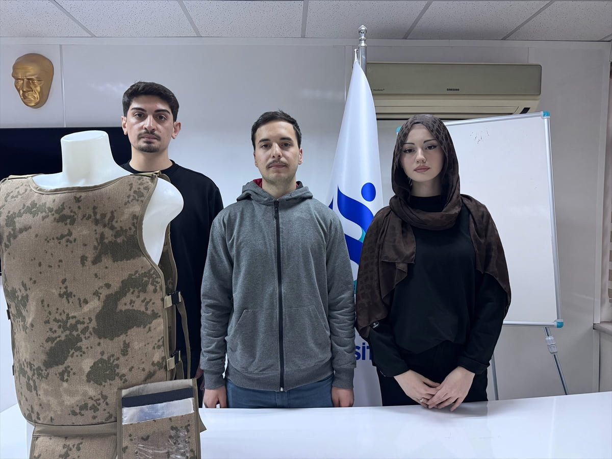 Isparta'da Silah Sanayi Teknikerliği Programı öğrencileri, havalı silah mühimmatlarının darbe...