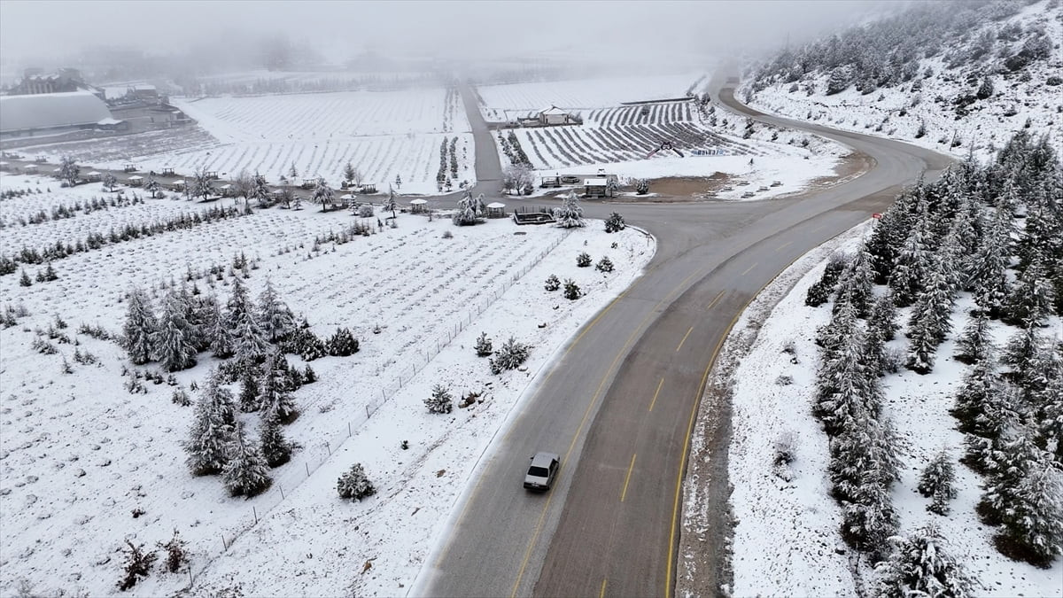 Isparta'daki Davraz Kayak Merkezi'nde Ramazan Bayramı tatilinde yaklaşık 10 bin kişi ağırlandı...