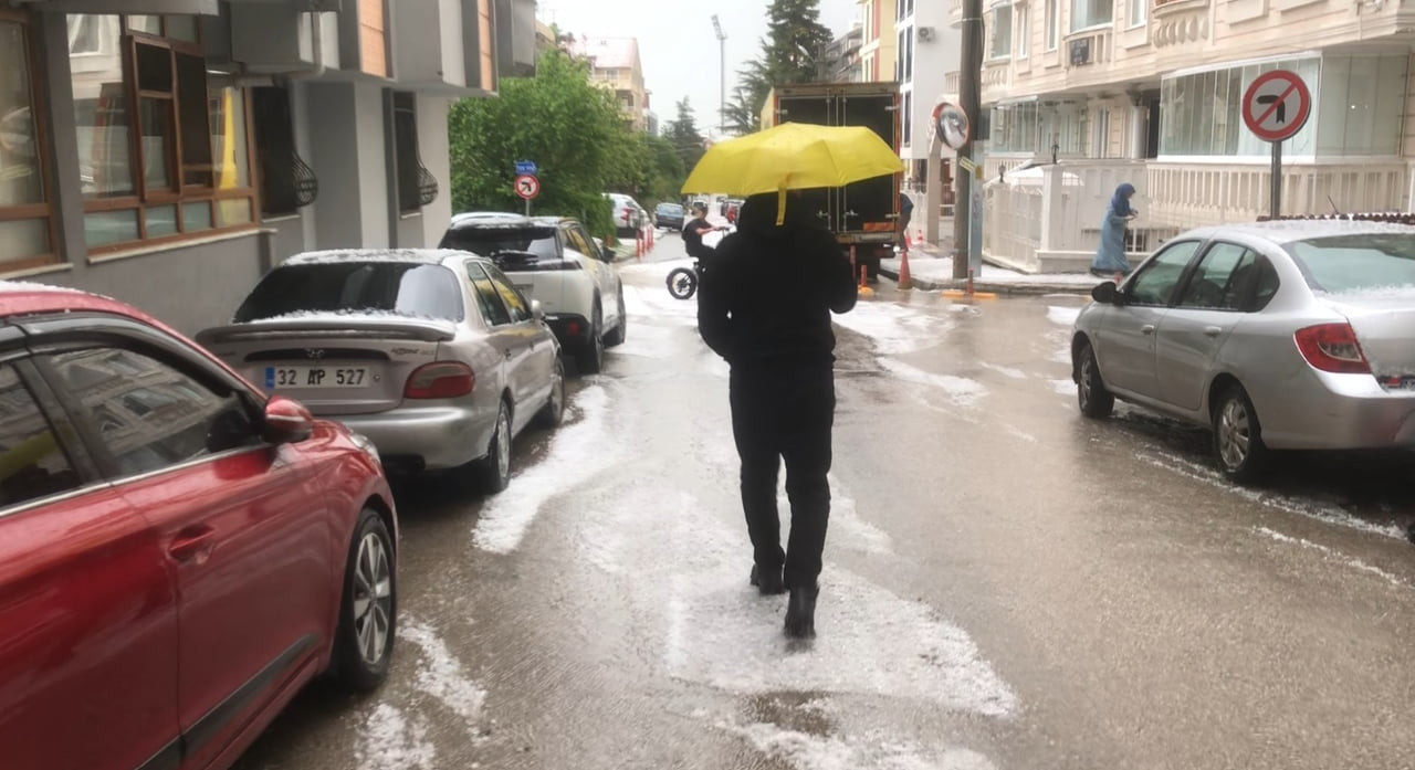 ISPARTA’DA MERKEZ VE BİRÇOK İLÇEDE ETKİLİ OLAN SAĞANAK YAĞIŞ GÜNLÜK YAŞAMI OLUMSUZ ETKİLERKEN...