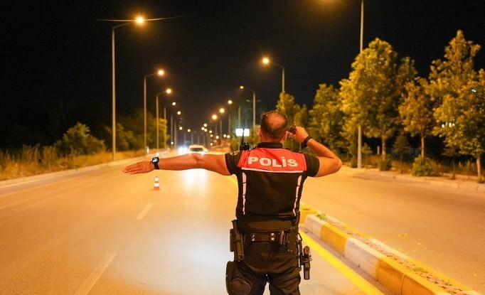 ISPARTA’DA POLİS EKİPLERİNCE SON BİR HAFTADA GERÇEKLEŞTİRİLEN DENETİMLERDE 29 BİN 553 ŞAHIS...