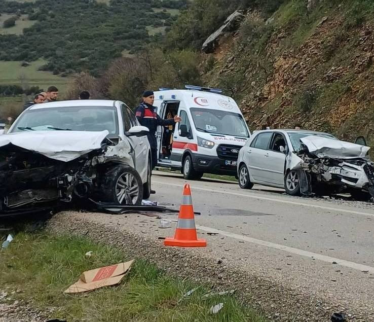 ISPARTA’NIN EĞİRDİR İLÇESİNDE 3 ARACIN KARIŞTIĞI ZİNCİRLEME TRAFİK KAZASINDA 3 KİŞİ YARALANARAK...
