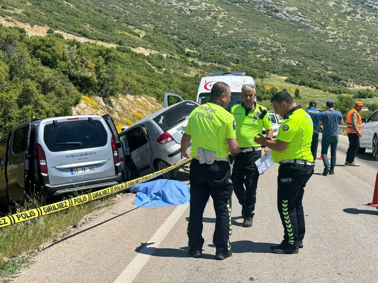 ISPARTA’NIN EĞİRDİR İLÇESİNDE İKİ OTOMOBİLİN ÇARPIŞMASI SONUCU 1 KİŞİ YAŞAMINI YİTİRİRKEN, 5 KİŞİ...