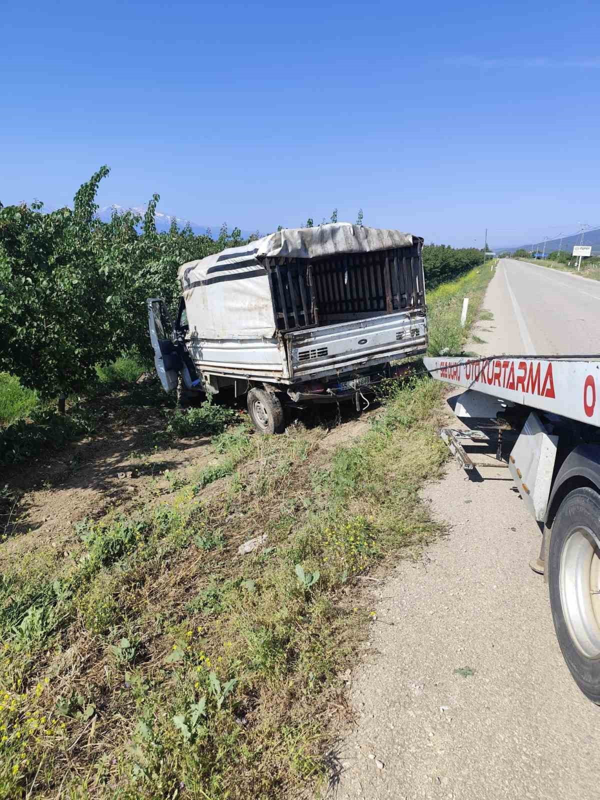 ISPARTA’NIN YALVAÇ İLÇESİNDE MEYDANA GELEN TRAFİK KAZASINDA YOLDAN ÇIKAN HAYVAN NAKİL KAMYONETİ...
