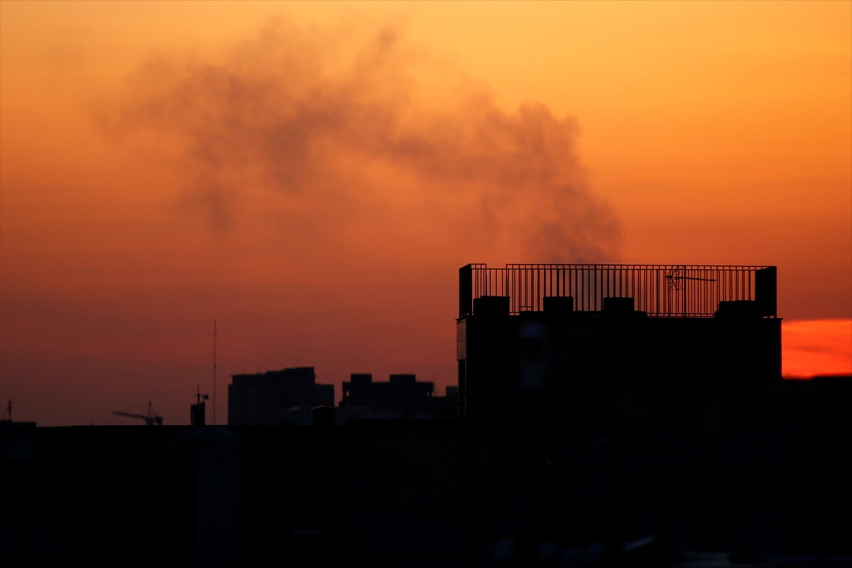İsrail-ABD'nin saldırılarını sürdürdüğü İran'ın başkenti Tahran'da çok sayıda patlama meydana...