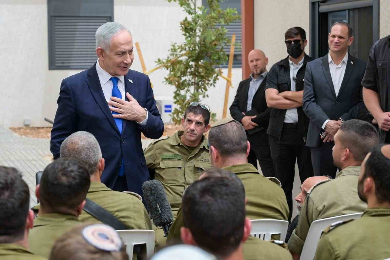 İSRAİL BAŞBAKANI BİNYAMİN NETANYAHU, İŞGAL ALTINDAKİ BATI ŞERİA'DA BULUNAN İSRAİL ASKERLERİNE...