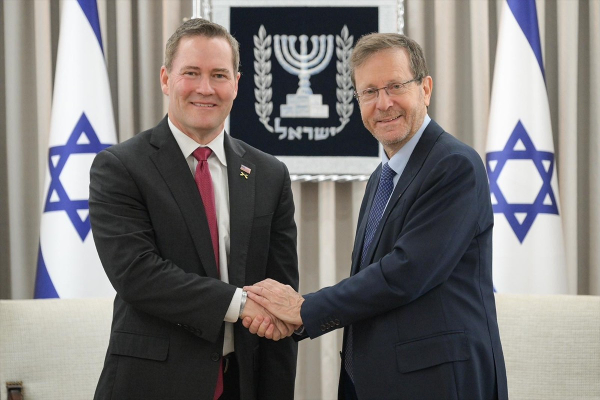 İsrail Cumhurbaşkanı Isaac Herzog (sağda), ABD'nin Birleşmiş Milletler (BM) Daimi Temsilcisi Mike...