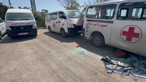 İsrail, dron ile hedef aldığı yaralı kişinin sığındığı Lübnan’ın Tire kentindeki Kızılhaç...