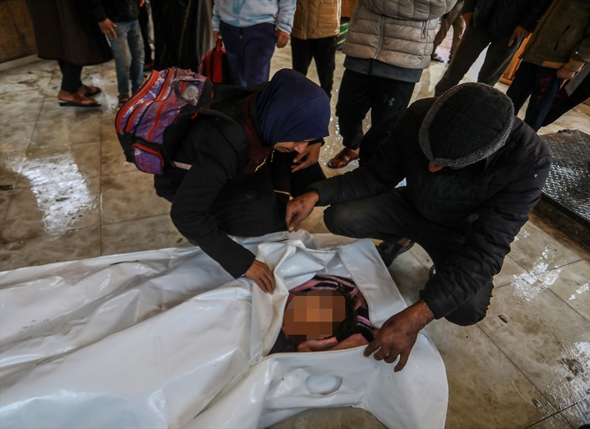 İsrail ordusu, ateşkese rağmen Gazze Şeridi'nin birçok bölgesine saldırı düzenledi. İsrail...