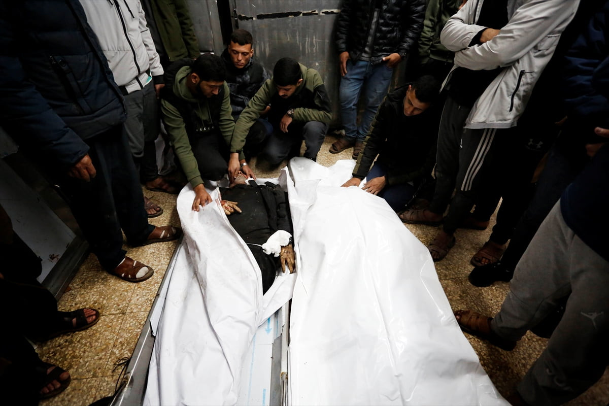 İsrail ordusu, Gazze Şeridi'nin orta kesimindeki Deyr el-Belah kentinde Filistinli el-Huli...