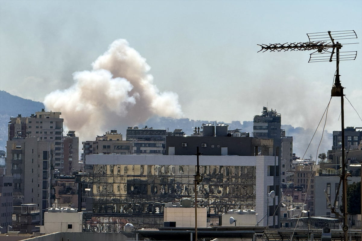 İsrail ordusu, halkı yerlerini terk etmeye zorladığı Lübnan'ın başkenti Beyrut'ta Dahiye bölgesine...