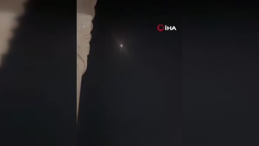 İsrail ordusu, İran'ın yaklaşık 12 saatlik aradan sonra gerçekleştirdiği ilk füze saldırısı...