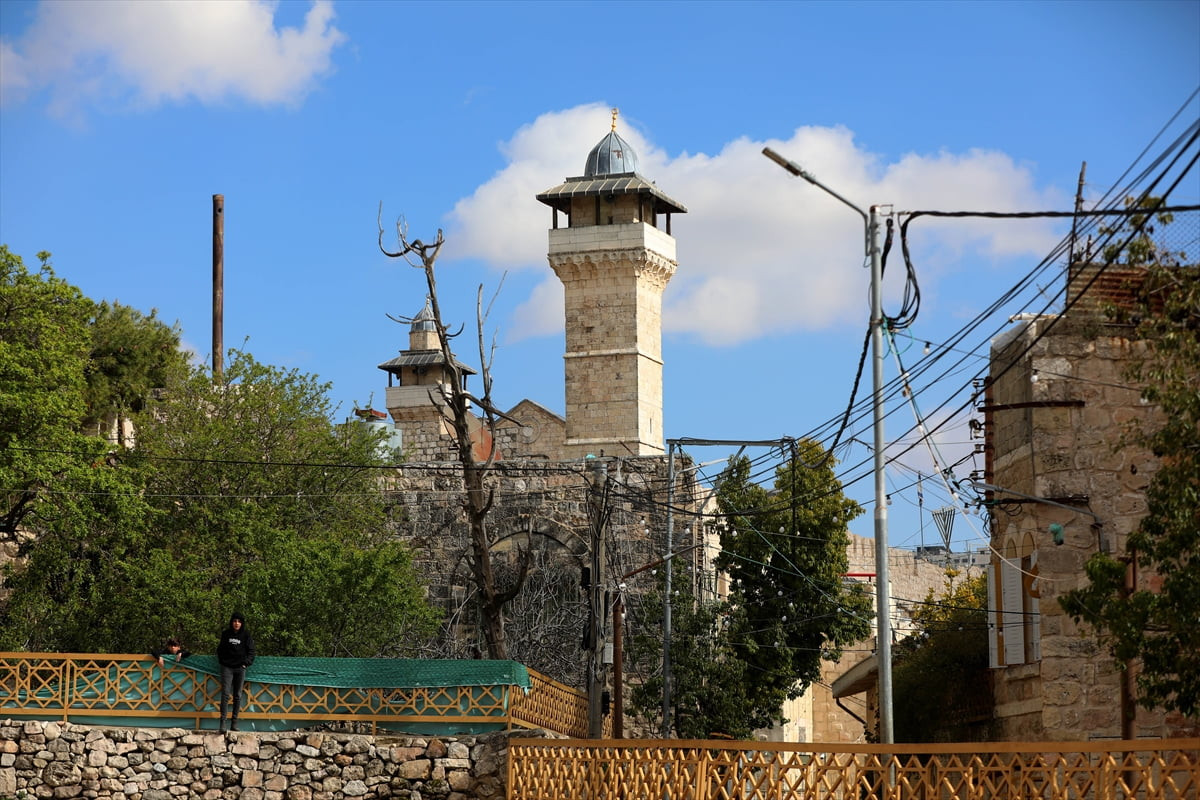 İsrail ordusu, İran’a yönelik saldırıyla eş zamanlı işgal altındaki Batı Şeria’da aldığı bir dizi...
