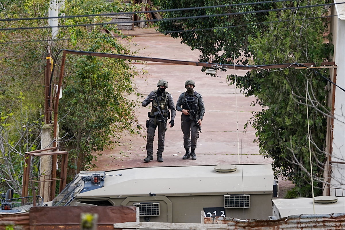 İsrail ordusu, işgal altındaki Batı Şeria'nın Cenin iline bağlı Lubben ve Yaben beldelerine...