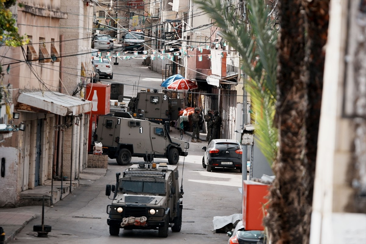 İsrail ordusu, işgal altındaki Batı Şeria'nın Ramallah kentinde bulunan Amari Mülteci Kampı'na...