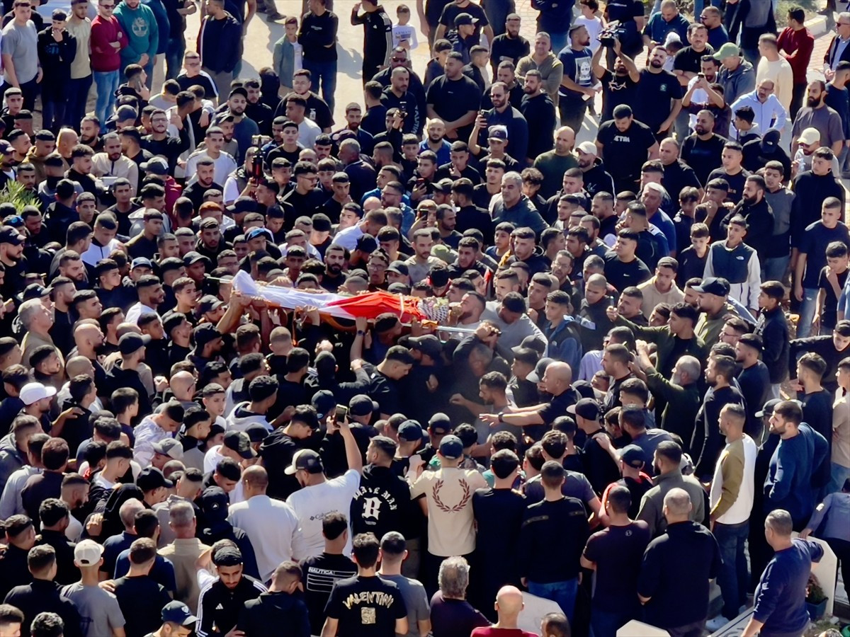  İsrail ordusu, işgal altındaki Kudüs'ün kuzeyinde yer alan Kefr Akab beldesine düzenlediği...