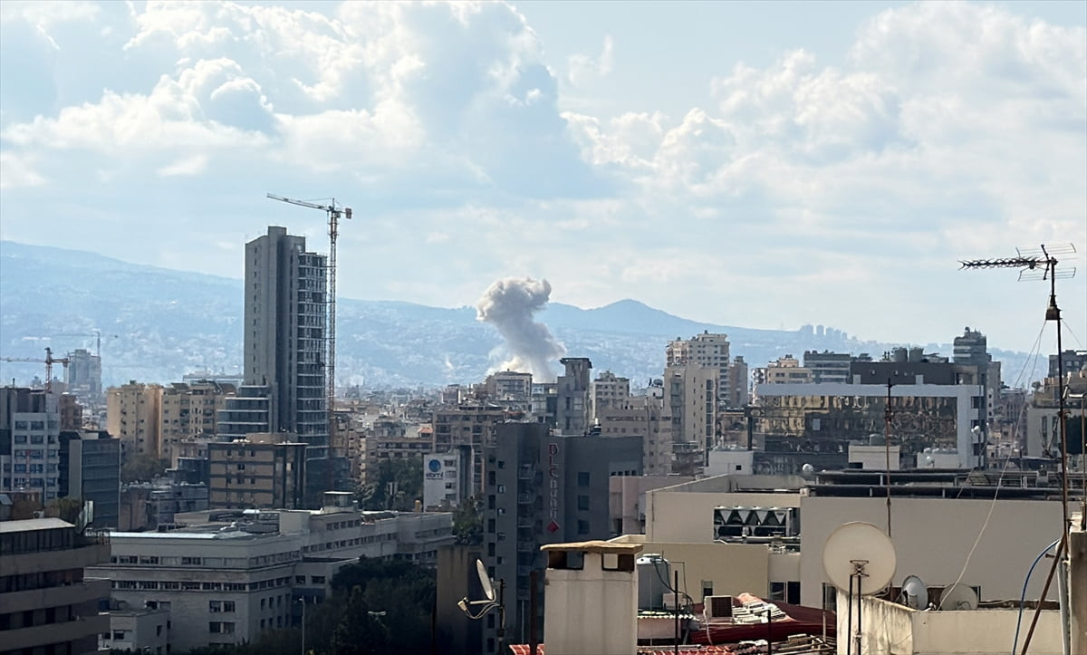 İsrail ordusu, Lübnan'ın başkenti Beyrut'taki Dahiye bölgesine yeni hava saldırıları düzenledi....