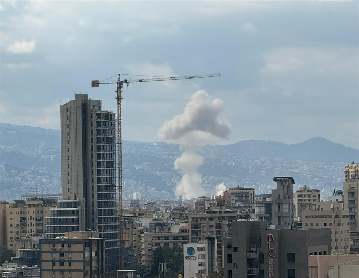 İsrail ordusu, Lübnan'ın başkenti Beyrut'taki Dahiye bölgesine yeni hava saldırısında bulundu....