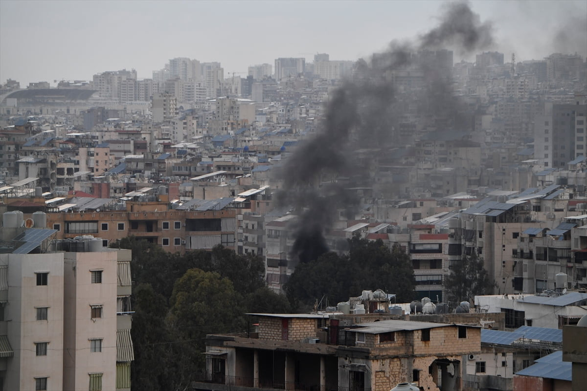  İsrail ordusu Lübnan'ın başkenti Beyrut'un güneyindeki Dahiye bölgesine 2 hava saldırısı...