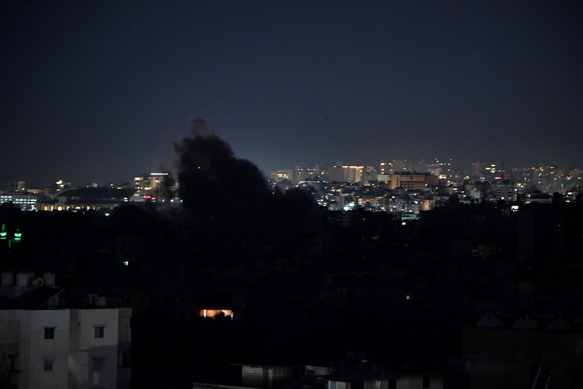 İsrail ordusu, Lübnan'ın başkenti Beyrut'un güneyindeki Dahiye bölgesine 3 hava saldırısı...