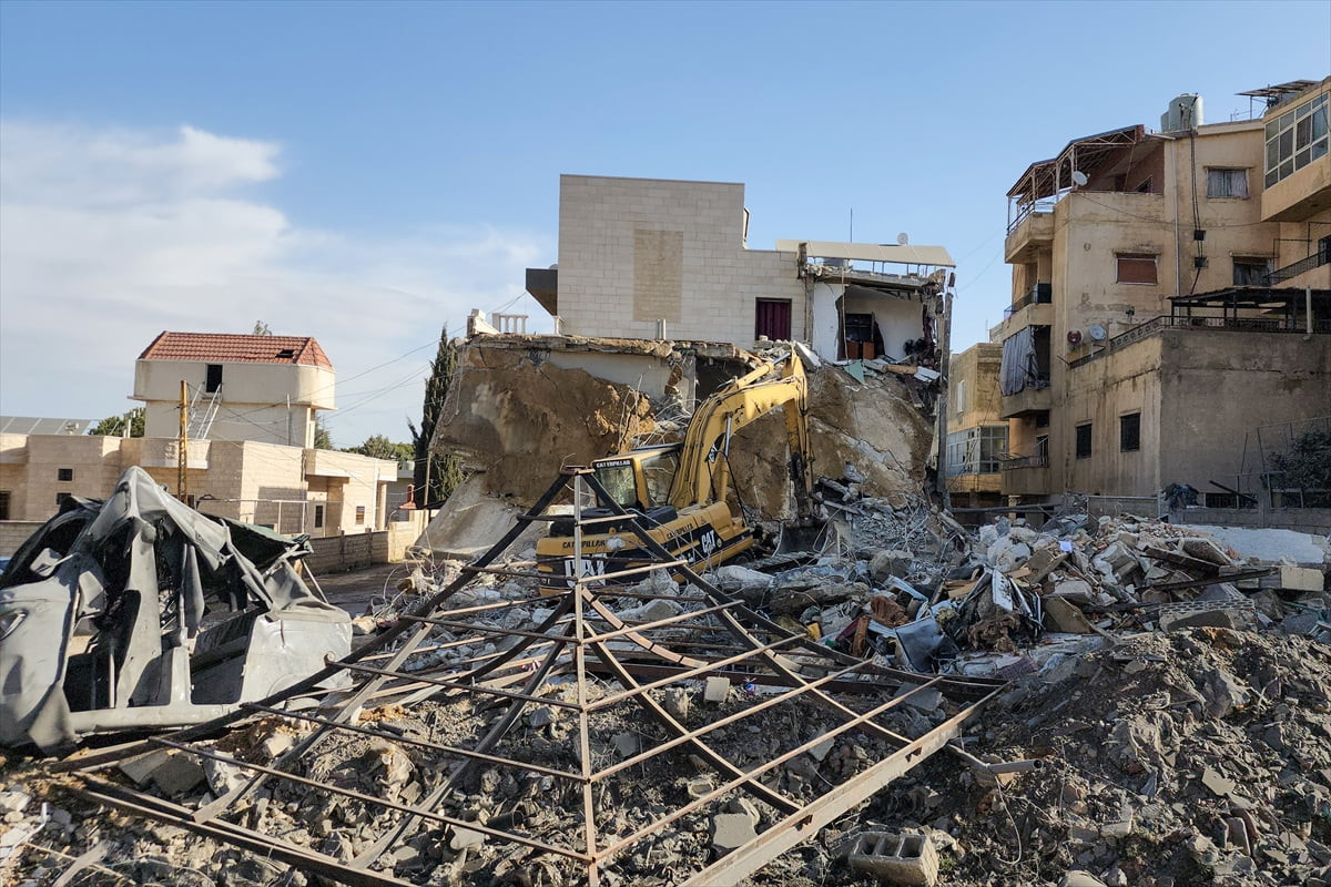 İsrail ordusu, Lübnan'ın doğusundaki Baalbek kentine düzenlediği hava saldırısında Ras el-Ayn...