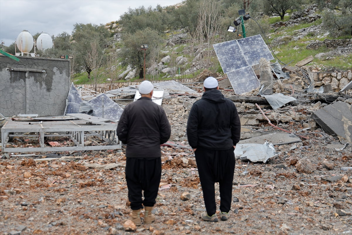 İsrail ordusu, Lübnan’ın güneyinde Dürzilerin yaşadığı Hasbiye beldesine saldırı düzenledi....