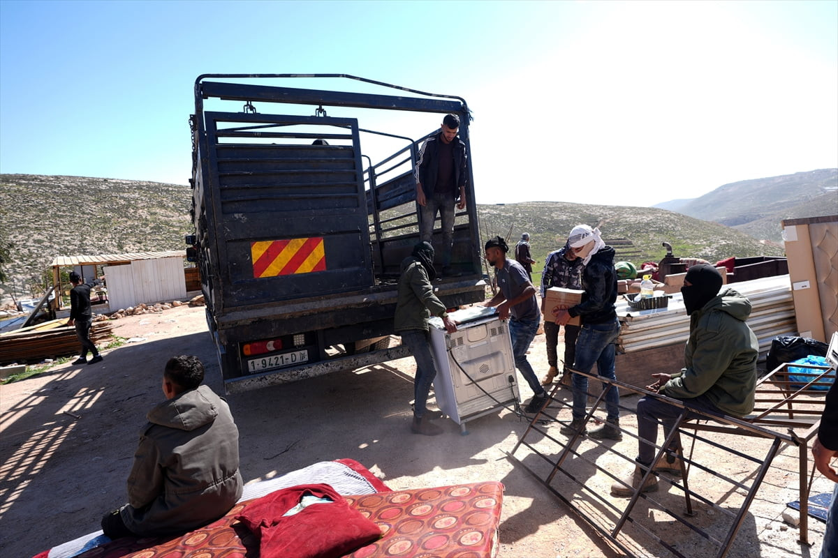 İsrail ordusu ve Filistin topraklarını gasbeden İsraillilerin, işgal altındaki Batı Şeria’nın...