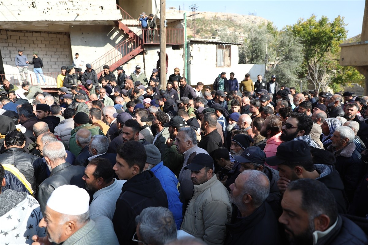 İsrail ordusunun baskını sonucu 13 kişinin hayatını kaybettiği Suriye’nin güneyinde, Şam Kırsalı...