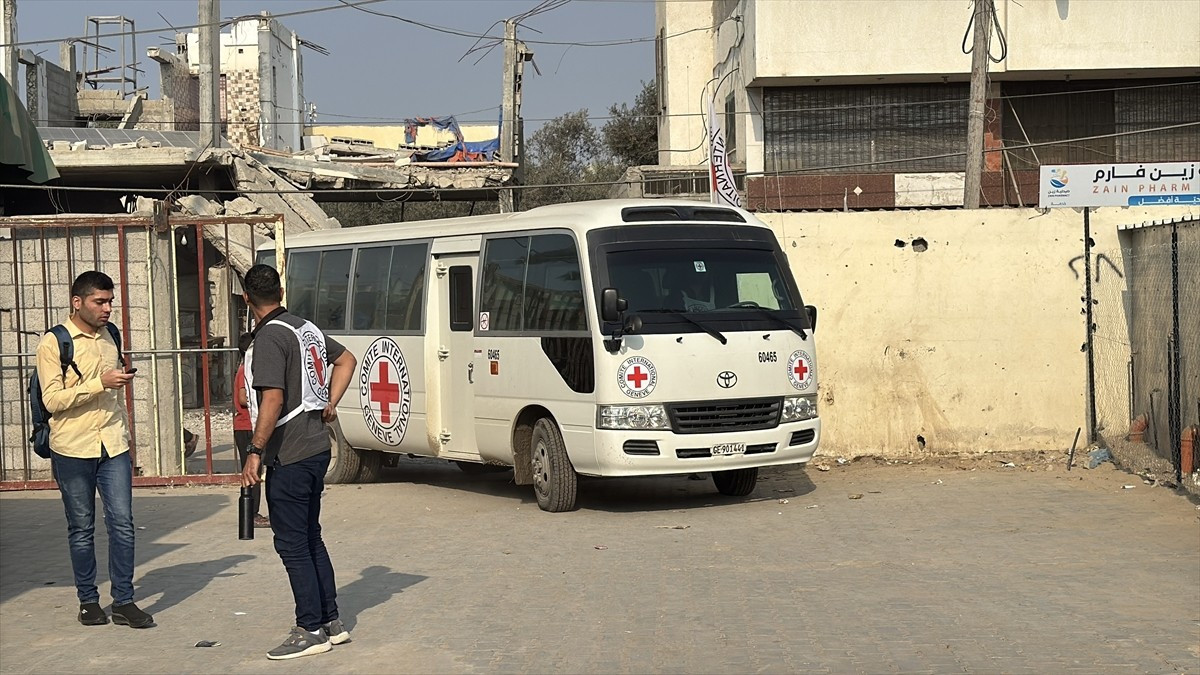 İsrail ordusunun Gazze Şeridi’ne yönelik iki yıl süren saldırıları sırasında alıkonulan 5...