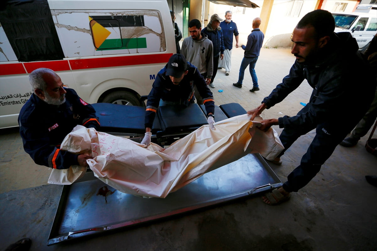 İsrail ordusunun Gazze Şeridi’nin orta kesimindeki Nusayrat Mülteci Kampı’nın batısında bir eve...