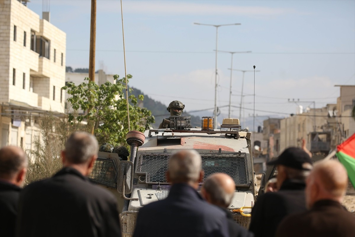 İsrail ordusunun, işgal altındaki Batı Şeria'nın Tulkerim kentinde yer alan Nur Şems Mülteci...