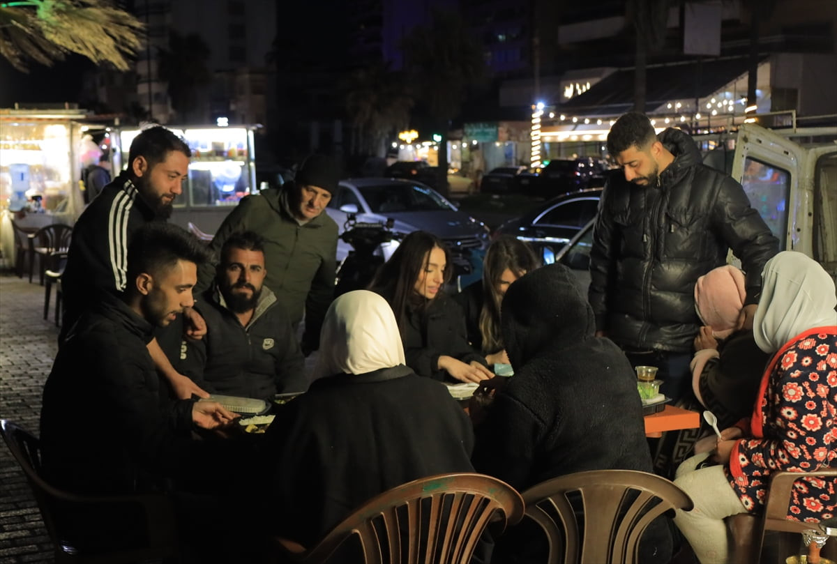  İsrail ordusunun saldırıları nedeniyle Lübnan'ın güneyindeki köy ve beldelerden göç etmek zorunda...
