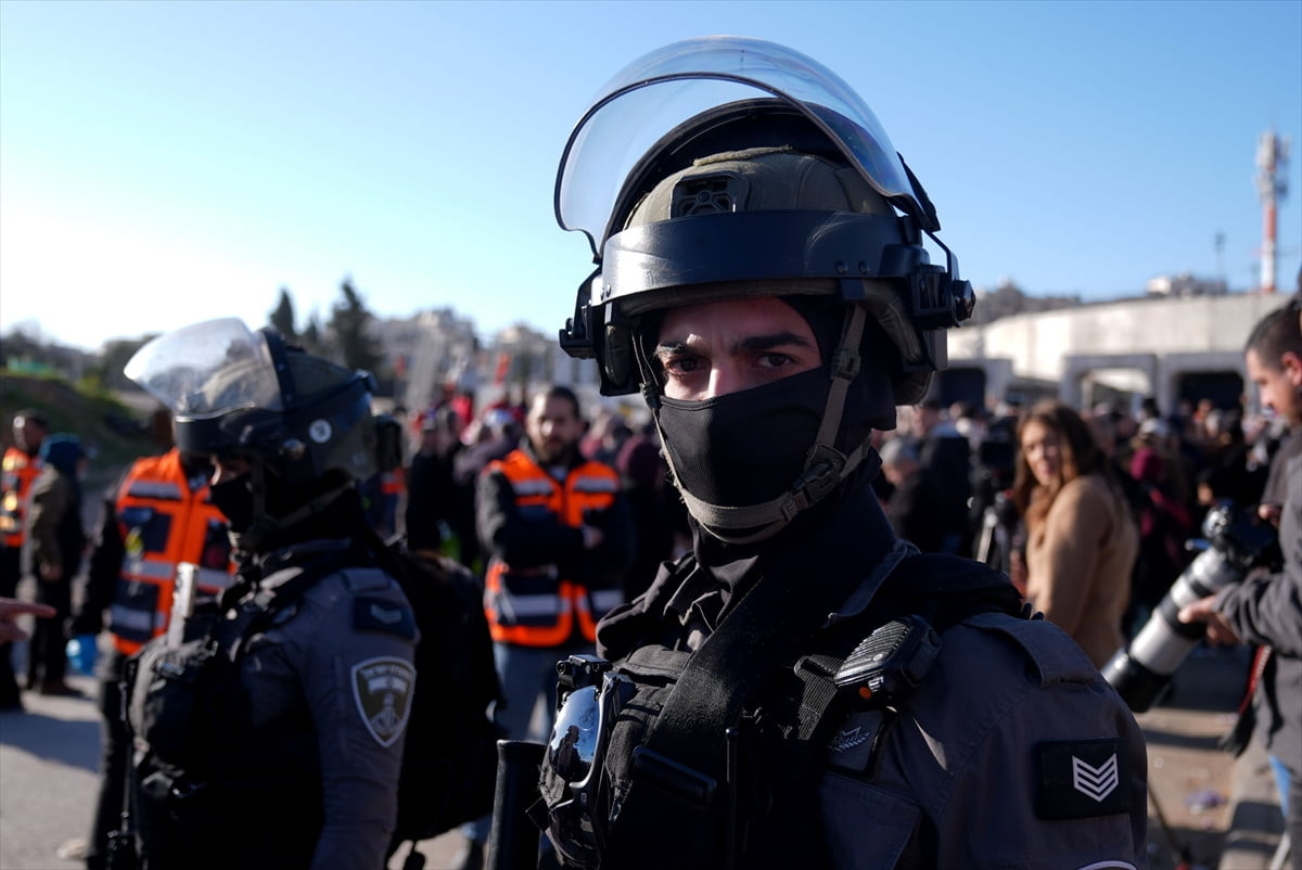 İsrail, ramazanın ilk cumasında işgal altındaki Doğu Kudüs’te bulunan Mescid-i Aksa’da namaz...