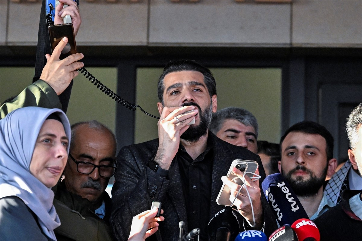 İsrail tarafından uluslararası sularda saldırıya uğrayıp alıkonulan Küresel Sumud Filosu'nda yer...