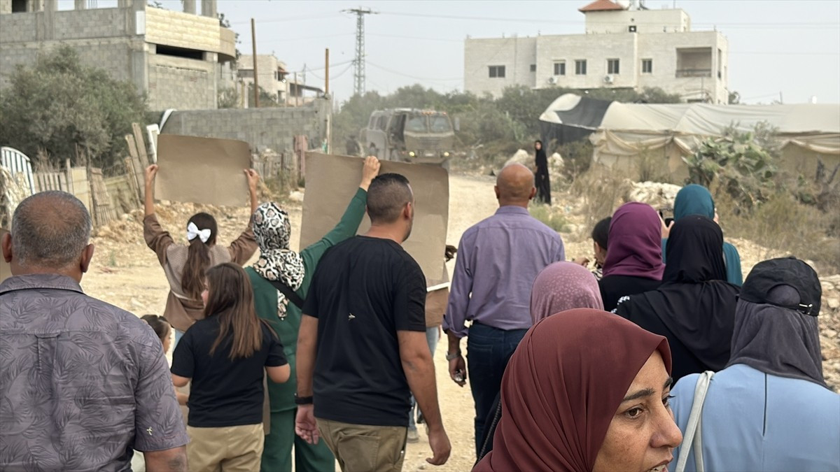 İsrail tarafından yerinden edilen Filistinliler, işgal altındaki Batı Şeria’nın kuzeyindeki Nur...