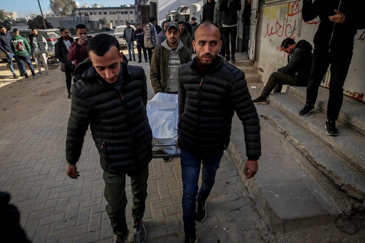 İsrail'in ateşkese rağmen Gazze Şeridi'ne düzenlediği saldırılarda 7'si aynı aileden 12 Filistinli...