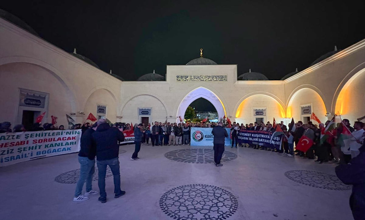 İsrail'in Mescid-i Aksa'yı ibadete kapatması, Antalya'da protesto edildi. Kudüs Platformu'nca...