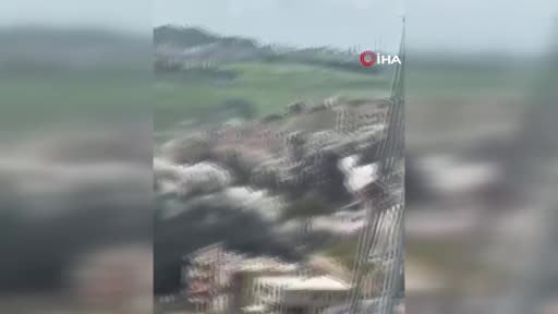 İsrail’in Lübnan’ın Nebatiye kentinde bir idari binaya yönelik hava saldırısında 13 devlet...