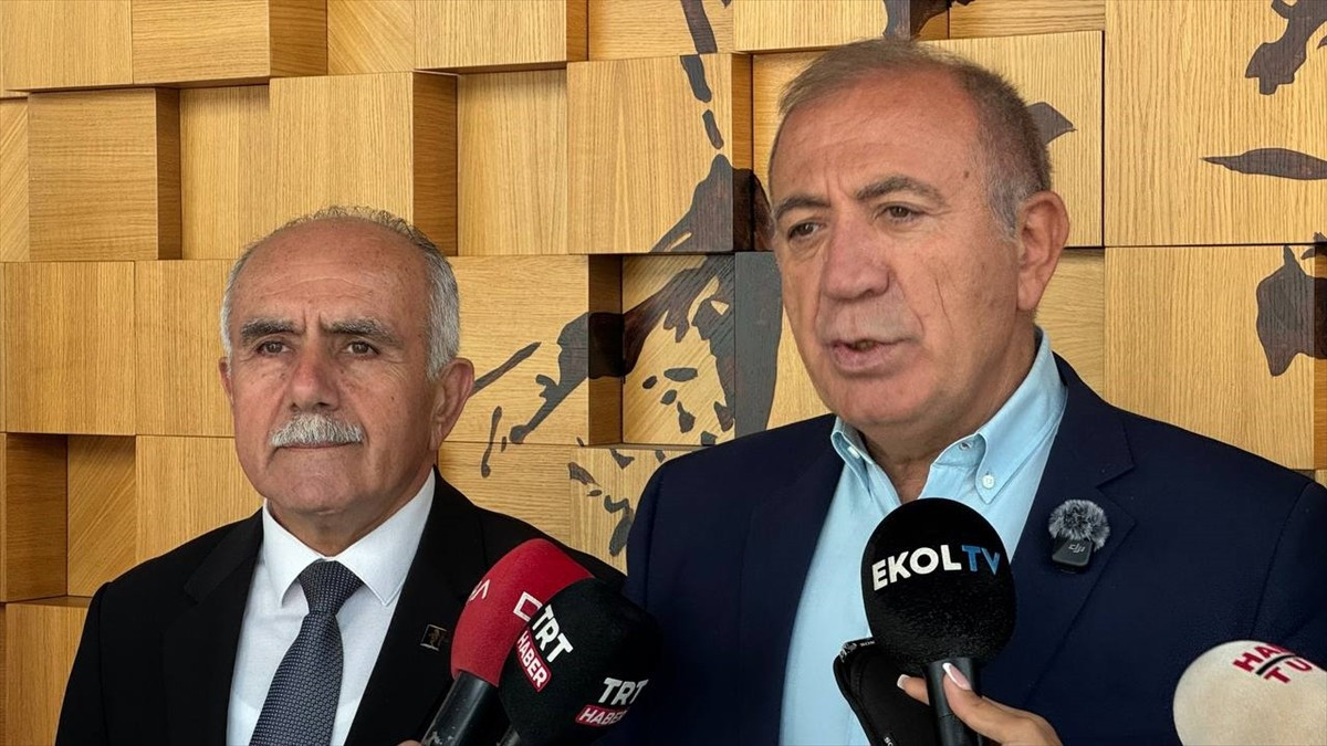 İstanbul 45. Asliye Hukuk Mahkemesi'nce CHP İstanbul İl Yönetimi'ne görevlendirilen Gürsel Tekin...