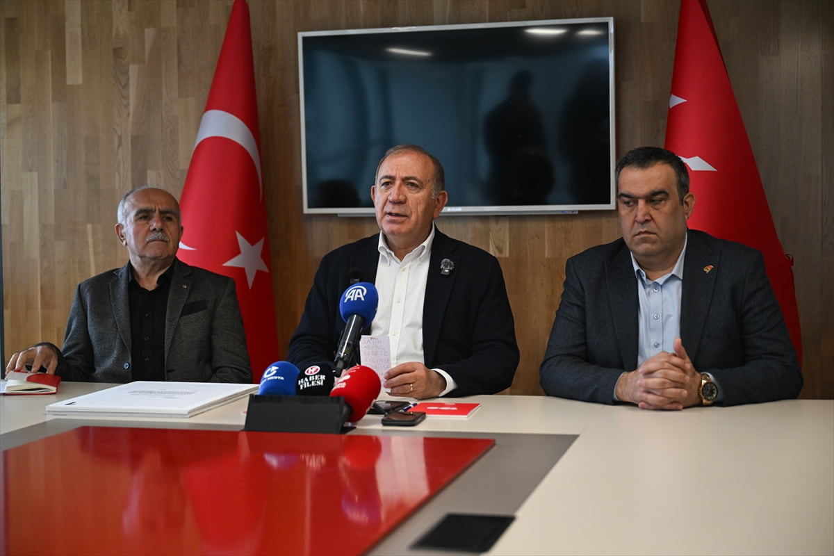 İstanbul 45. Asliye Hukuk Mahkemesince CHP İstanbul İl Yönetimine görevlendirilen Gürsel Tekin...