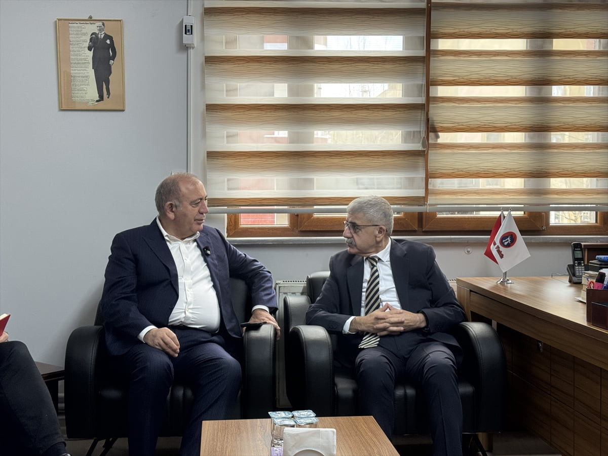 İstanbul 45. Asliye Hukuk Mahkemesince CHP İstanbul İl Yönetimine görevlendirilen Gürsel Tekin...