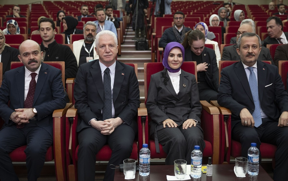 İstanbul Aile Vakfınca düzenlenen "3. Aile Çalıştayı: Sosyo-Kültürel Riskler ve Aileye Yönelik...