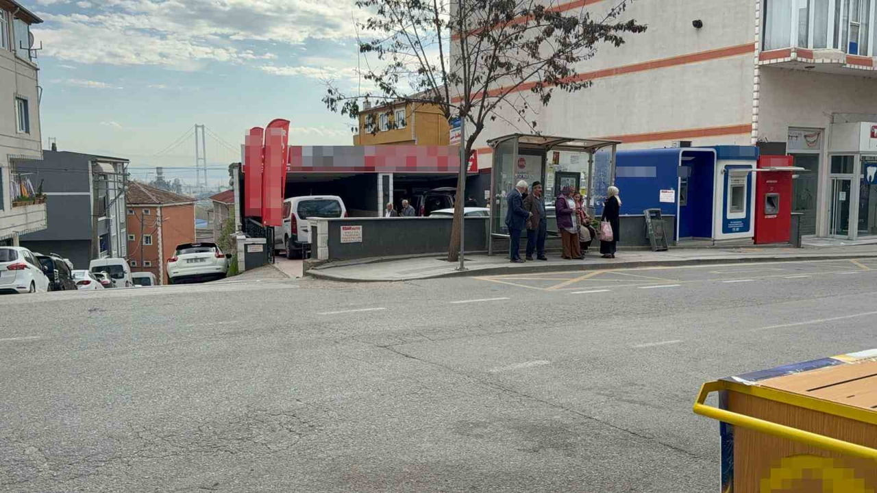 İSTANBUL BEŞİKTAŞ'TAKİ İSRAİL KONSOLOSLUĞU ÖNÜNDE GÜVENLİK GÜÇLERİYLE ÇATIŞMAYA GİREN 3...