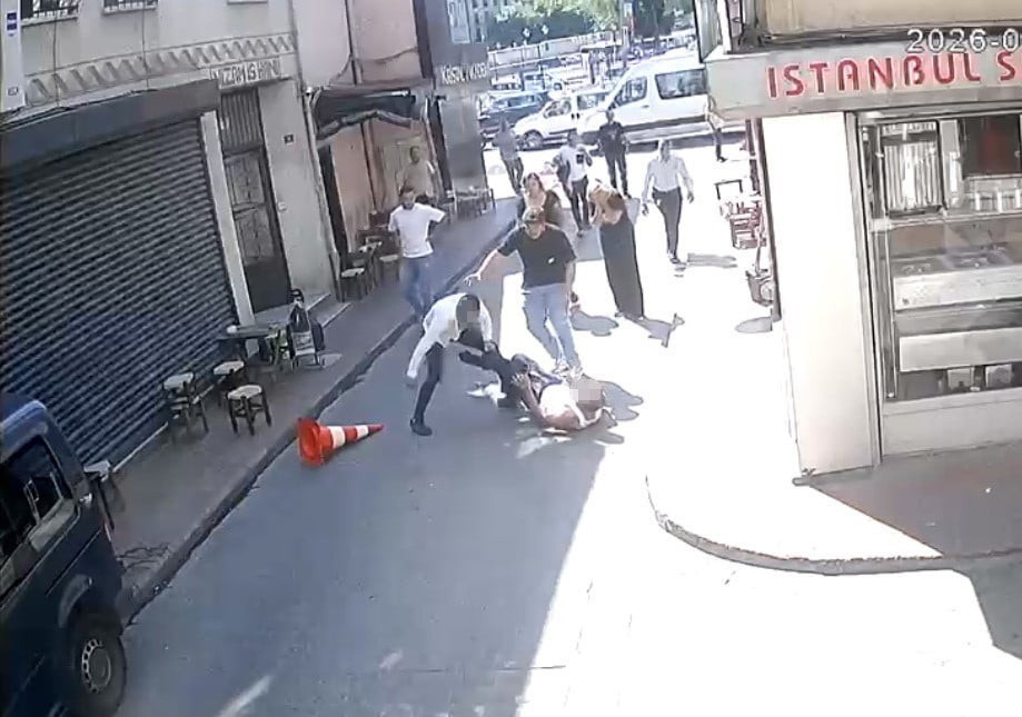 İSTANBUL BEYOĞLU'NDA 15 YAŞINDAKİ GENÇ KIZA SARKINTILIK YAPTIĞI İDDİA EDİLEN ŞAHIS; KIZIN ANNESİ...