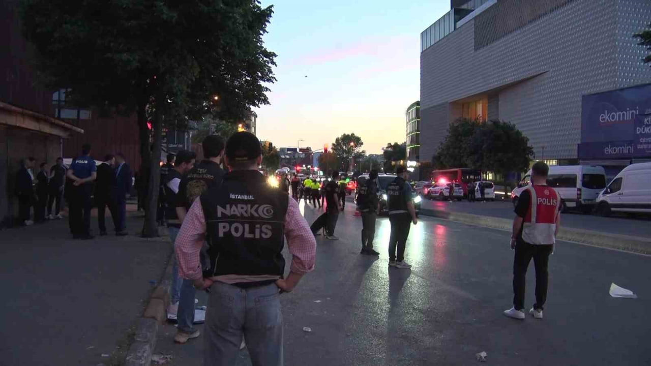 İSTANBUL BEYOĞLU'NDA, İSTANBUL EMNİYET MÜDÜRÜ SELAMİ YILDIZ’IN DA KATILDIĞI DRON DESTEKLİ NARKOTİK...