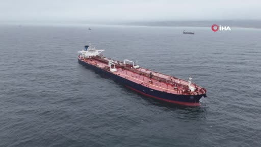 İstanbul Boğazı'na yaklaşırken vurulan gemi böyle görüntülendi