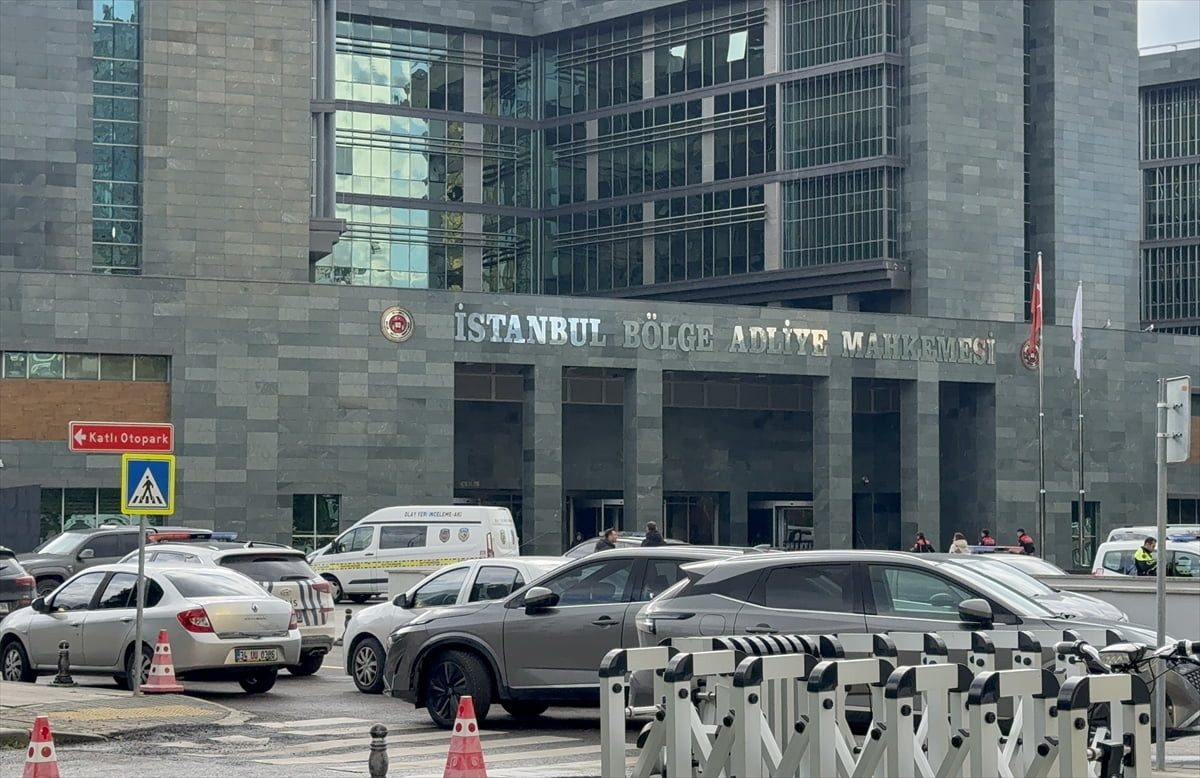 İstanbul Bölge Adliye Mahkemesi'nde görevli kadın hakim, bir savcının silahla ateş açması sonucu...