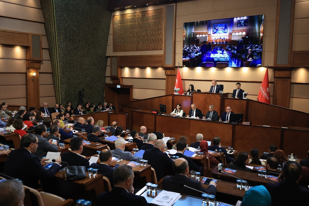 İstanbul Büyükşehir Belediye (İBB) Meclisi kasım ayı toplantılarının altıncı oturumu, İBB Başkan...