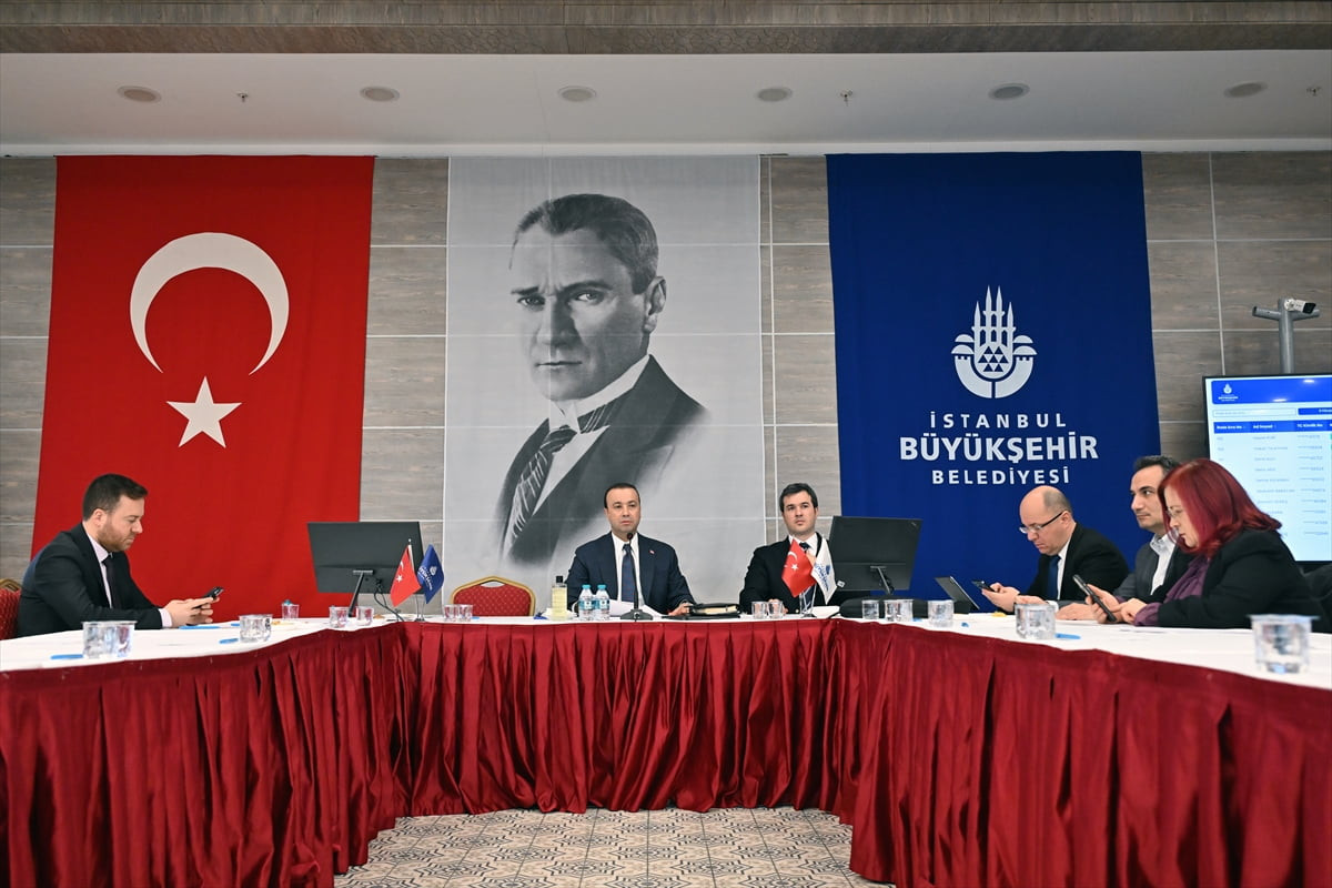 İstanbul Büyükşehir Belediyesi (İBB), "Uygulama Bazlı Taksi Taşımacılığı" yapacak 2 bin 500 yeni...